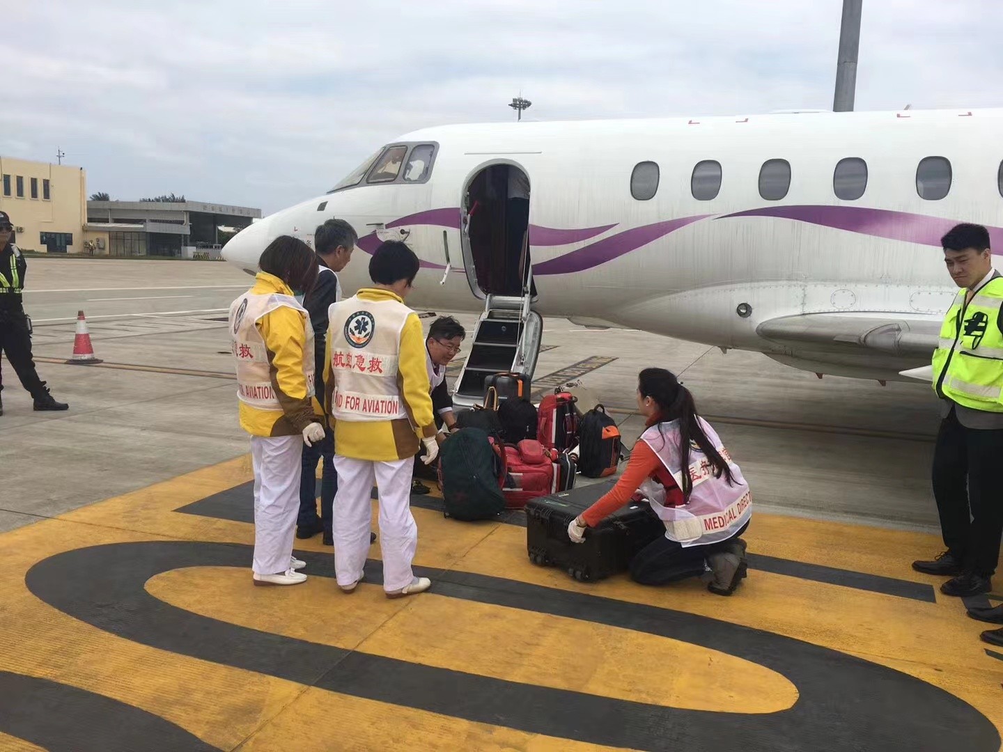 拉萨香港出入境救护车出租